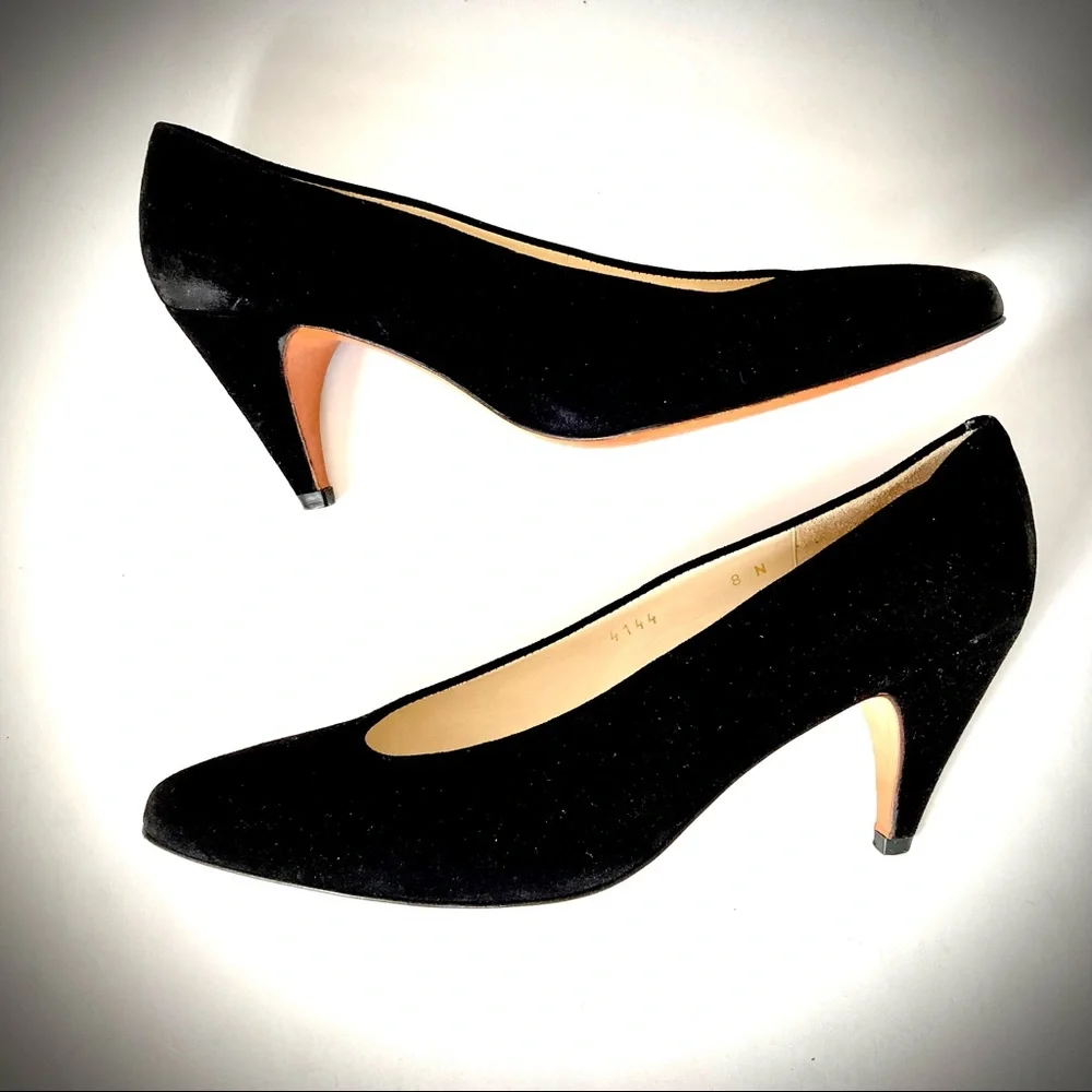 Classic 3” Black Suede/Leather Pumps Made in Spain. - Picture 2 of 3